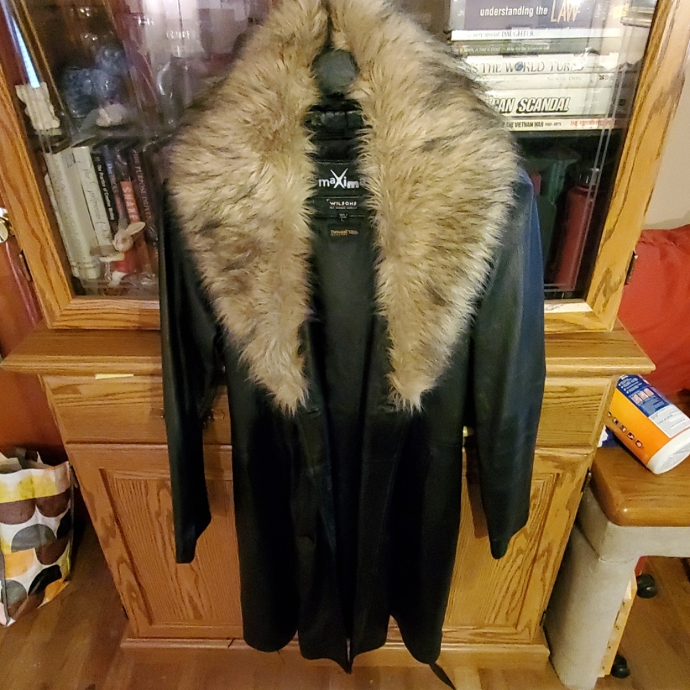 Blk Thigh length leather jacjet